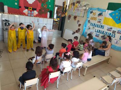 NÃºcleo Feminino Coprossel e CEMEI Sementinha do Saber levam alegria no Natal das CrianÃ§as da Escola